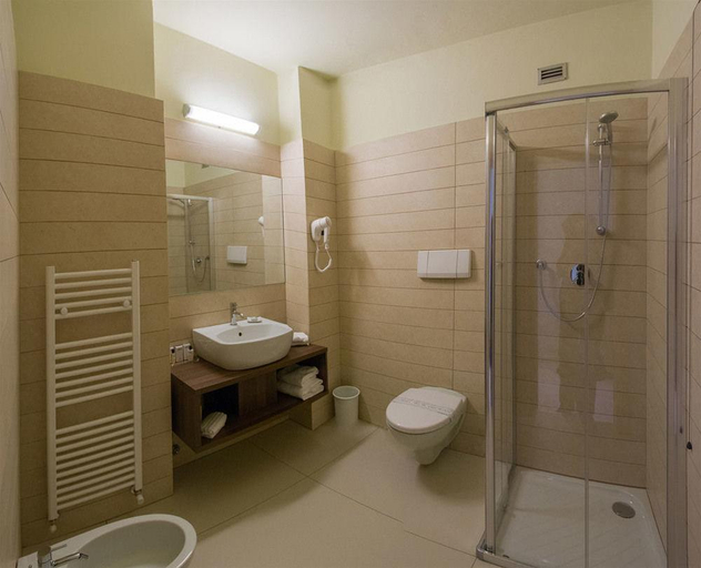 Bathroom 4, Helios Hotel and Restaurant, Monza and Brianza