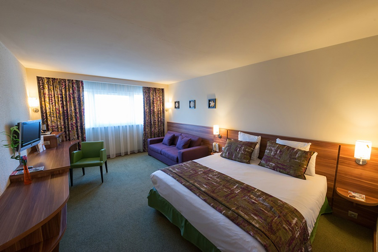 Bedroom 3, Kyriad Prestige Mulhouse Basel, Haut-Rhin