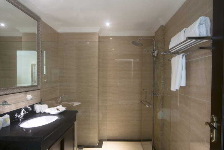 Bathroom 5, LK Royal Wing, Pattaya