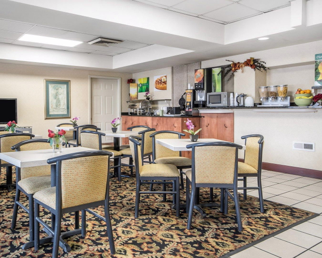 Public Area 3, Quality Inn Bowling Green, Warren