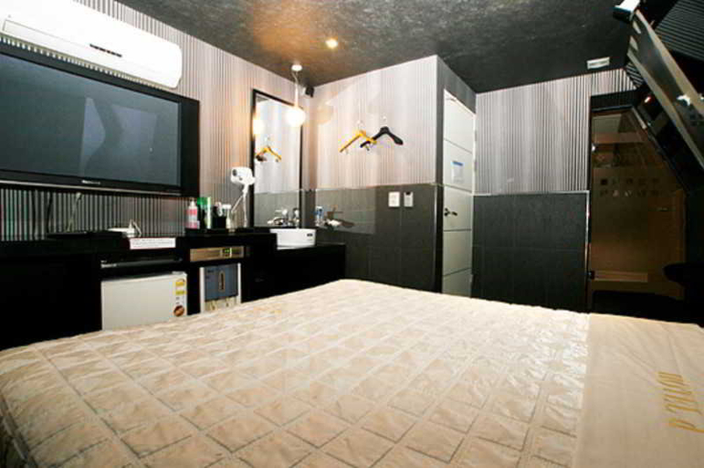 Public Area 2, Sinchon D, Seodaemun