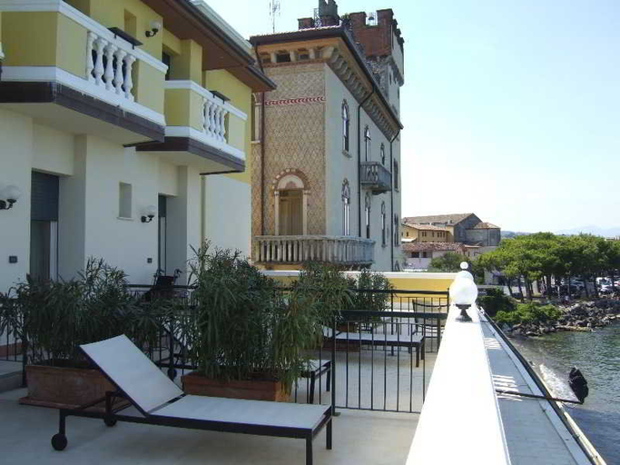 Exterior & Views 2, Estee, Brescia