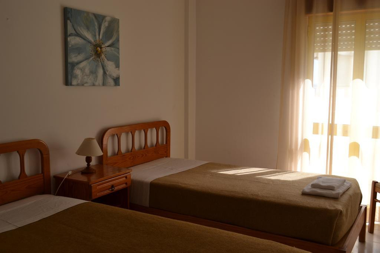 Bedroom 2, Atlantida Apartments, Loulé