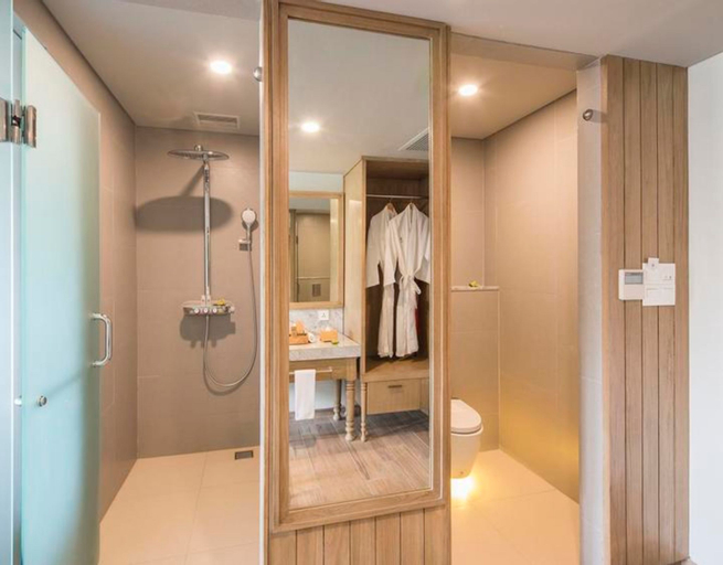 Bathroom 10