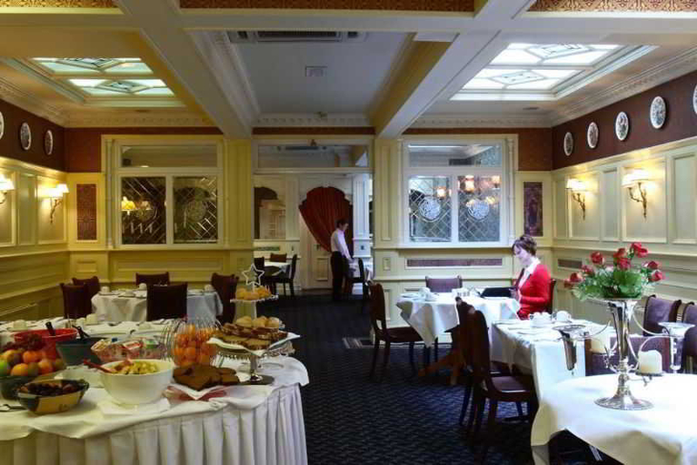 Food & Drinks 5, Arbutus Hotel