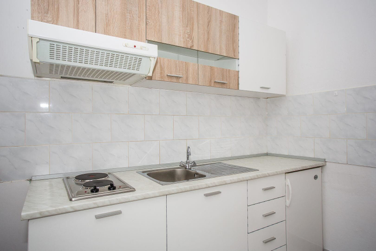 Others 5, Apartments Robert, Smokvica