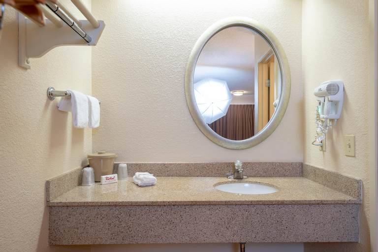 Bathroom 18