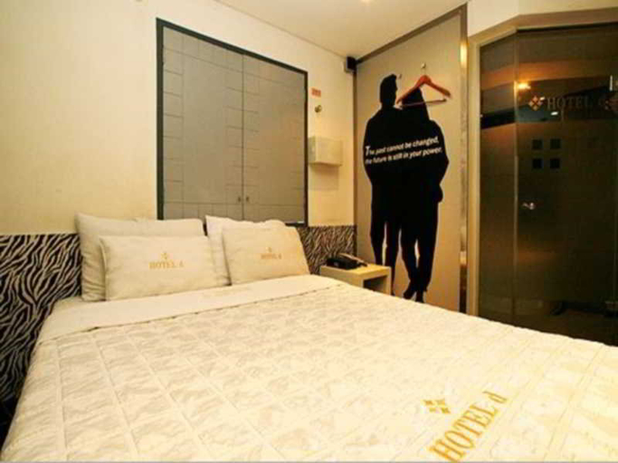 Bedroom 3, Sinchon D, Seodaemun