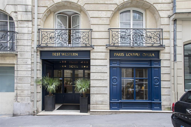 Exterior & Views