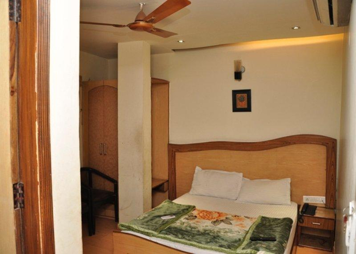 Bedroom 1, Splash Hotel, Delhi