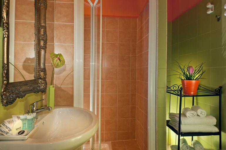 Bathroom 5, Hotel Colors, Roma