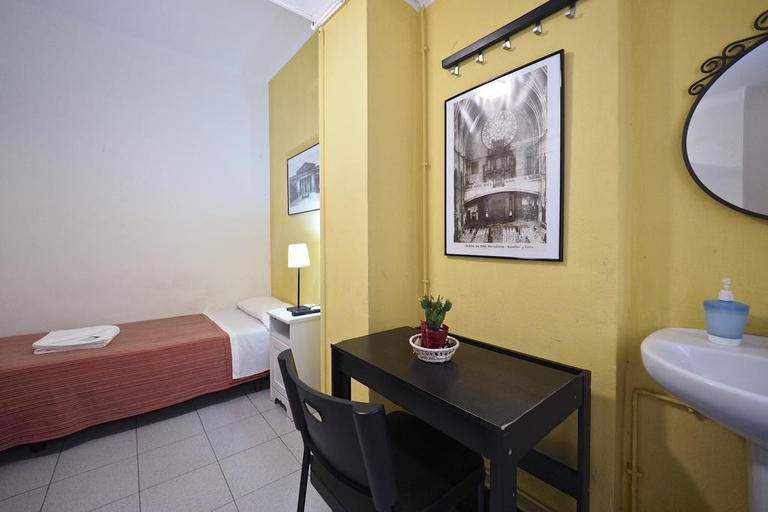 Bedroom 4, Hostal El Kano, Barcelona