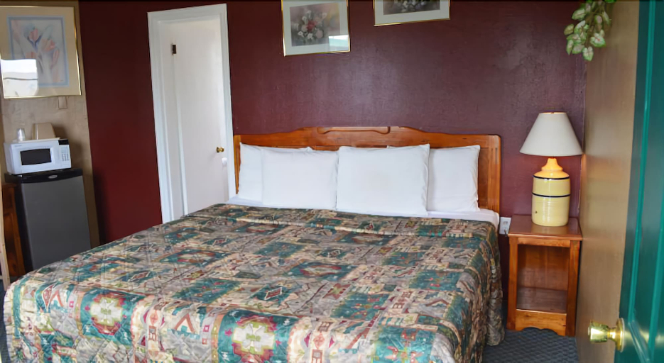 Bedroom 3, Classic Inn Motel, Otero