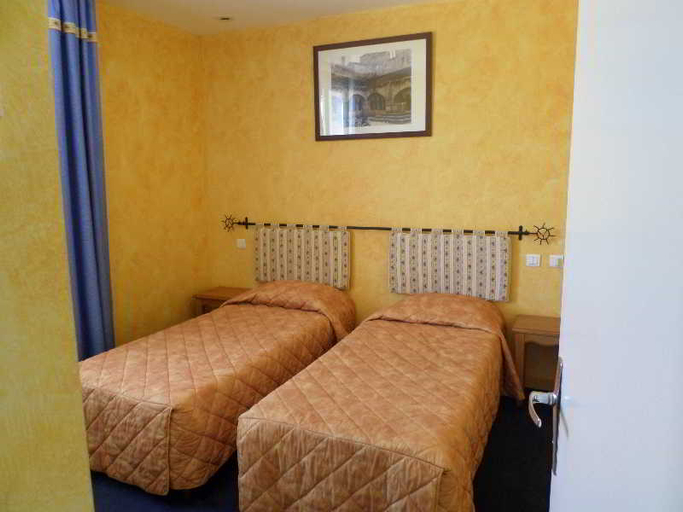 Bedroom 3, Brit Hotel Acacias, Bouches-du-Rhône