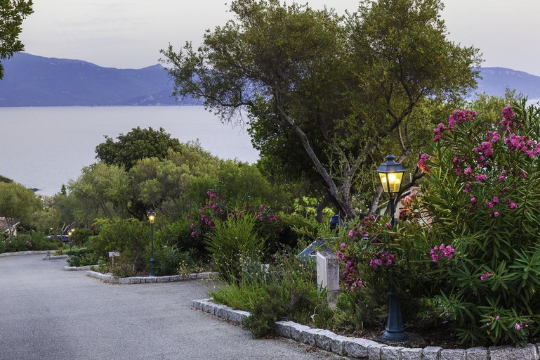 Public Area, Arco Plage, Corse-du-Sud