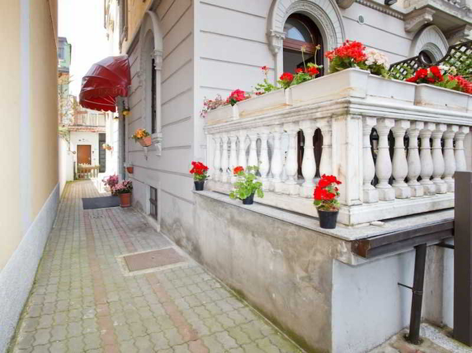 Public Area 2, VILLINO MILANO, Milano