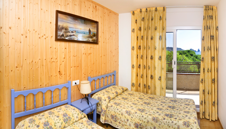Bedroom 4, La Pineda, Girona