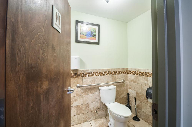 Bathroom, Econo Lodge Elkridge, Howard