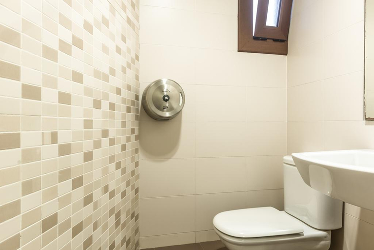 Bathroom 4, Pensión Villanueva, Barcelona