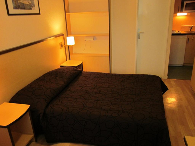 Bedroom 3, KOSY Appart'hotel Le Champ De Mars Reims, Marne