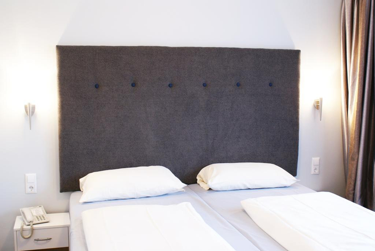 Bedroom 2, Bahn Hotel Dusseldorf, Düsseldorf