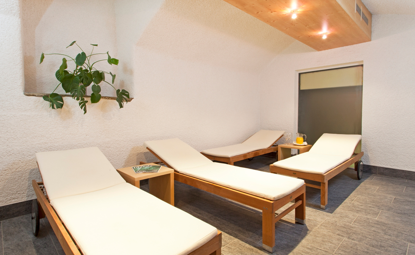Bedroom 3, Edelweiss Swiss Quality Hotel, Maloja