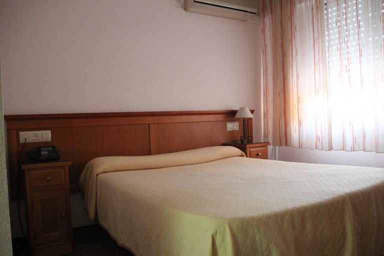 Bedroom 4, Hostal Maribel, Almería