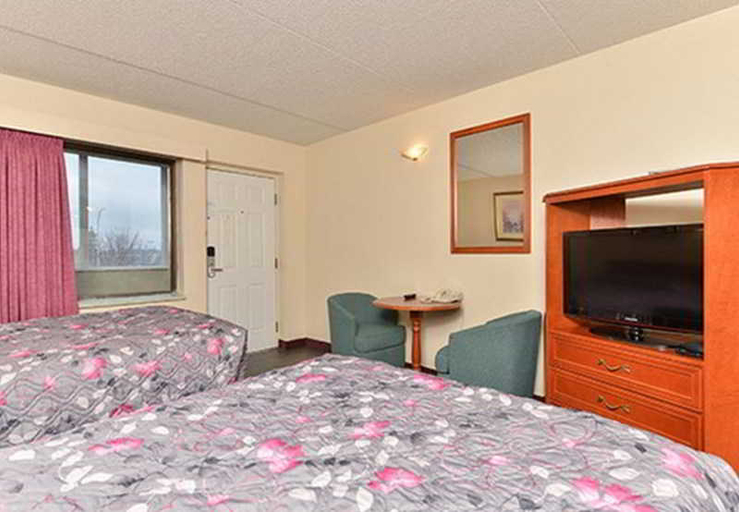 Bedroom 3, Econo Lodge, Division No. 11