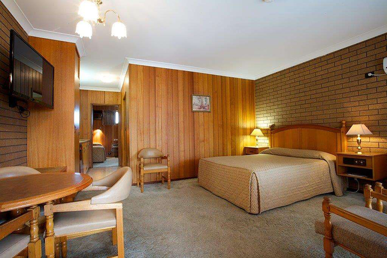 Bedroom 4, Golden Grain Mtr Inn, Horsham - Central