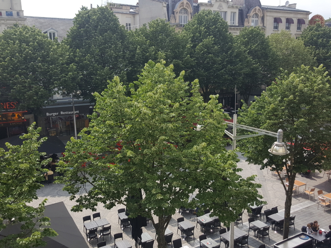 Exterior & Views 2, Hôtel Bristol Reims, Marne