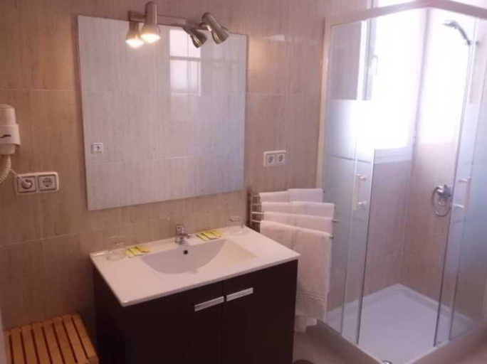 Bathroom 5, Hostal Zamora, Madrid
