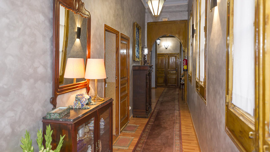 Bedroom 4, Hostal Girona, Barcelona