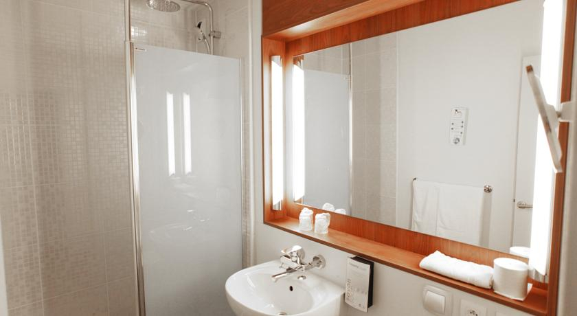 Bathroom 5, Campanile Macon Sud Chaintre, Saône-et-Loire