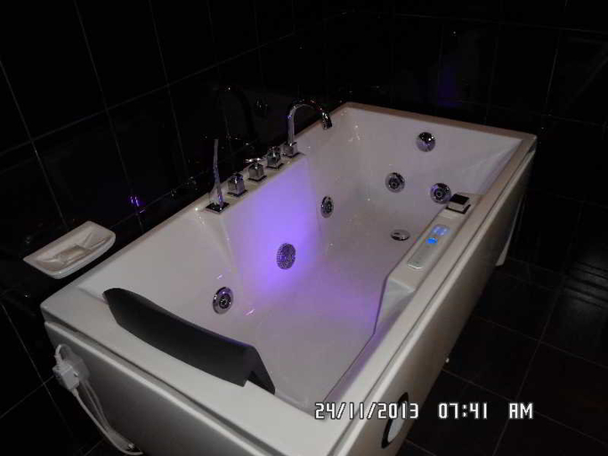 Bathroom 5, The Firs Hotel, Nuwara Eliya