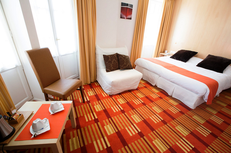 Bedroom 3, Comfort Hotel Dinard Balmoral, Ille-et-Vilaine