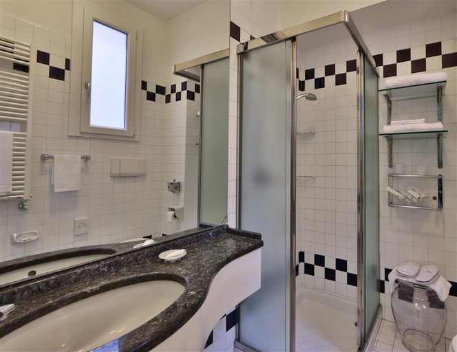 Bathroom 5, Hotel Bisanzio, Ravenna