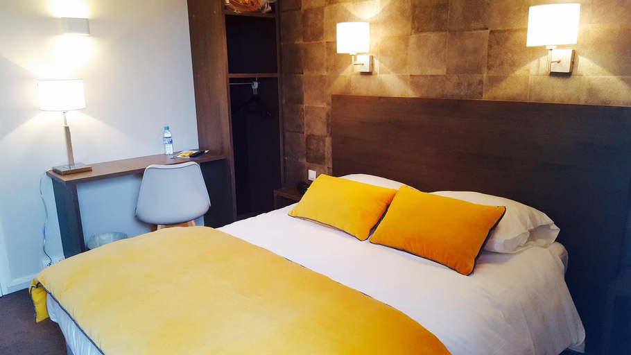 Bedroom 3, Hotel Acadie les Ulis, Essonne