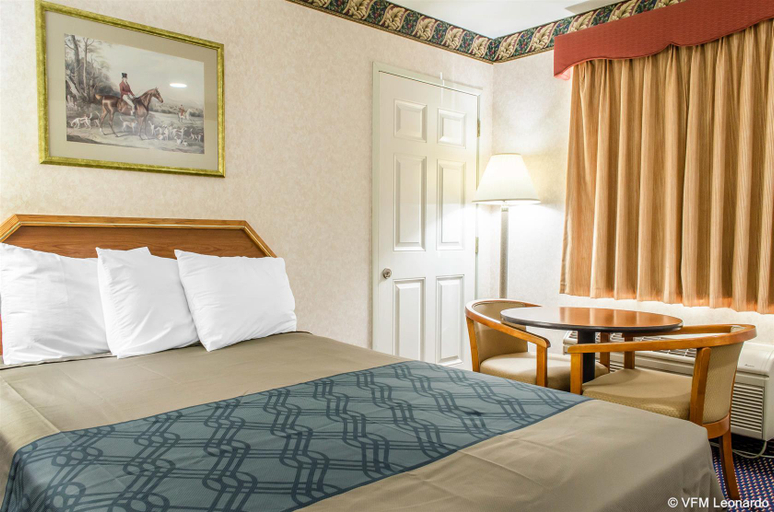 Bedroom 2, Econo Lodge, Adams