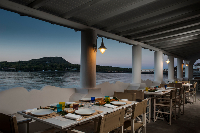 Food & Drinks 5, Mari Del Sud Resort, Vulcano, Messina