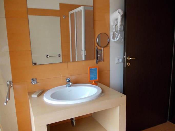 Bathroom 5, Hotel Catania Town, Catania