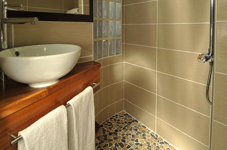 Bathroom 4, Hôtel Exsel Alamanda, Saint-Paul