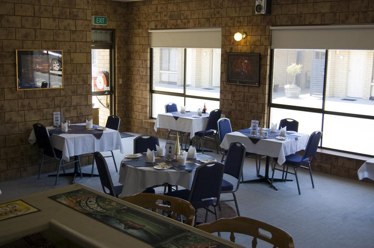 Food & Drinks 4, Bass & Flinders Motor Inn, Central Coast - Pt A