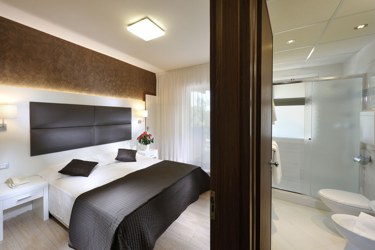 Bedroom 3, Hotel Eros, Udine