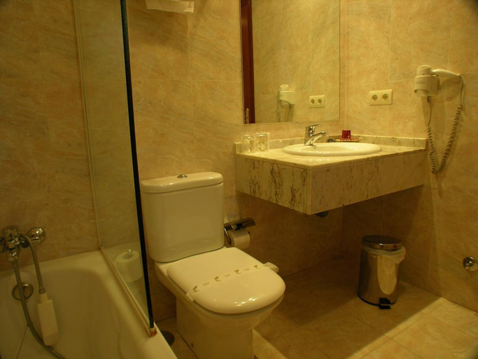 Bathroom 4, Hotel Verdemar, Asturias