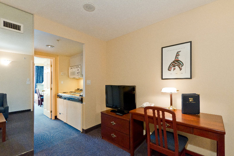 Bedroom 3, Rosedale On Robson Suite Hotel, Greater Vancouver