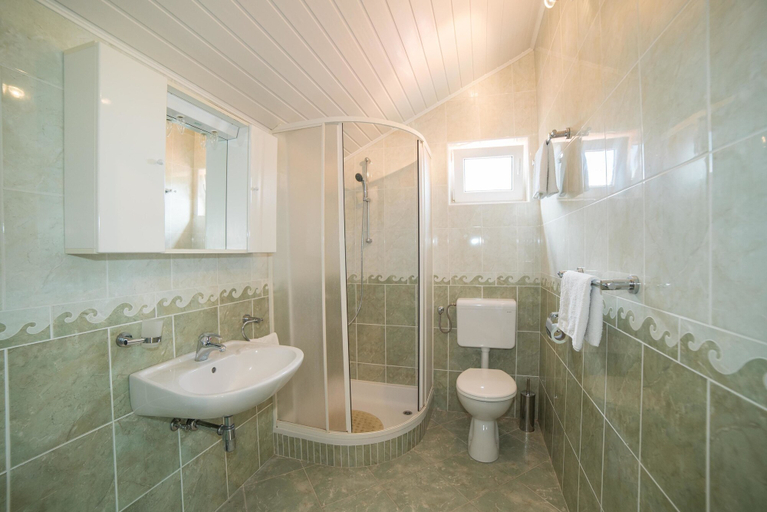 Bathroom 5, Gvacic House, Lopar/Supetarska Draga