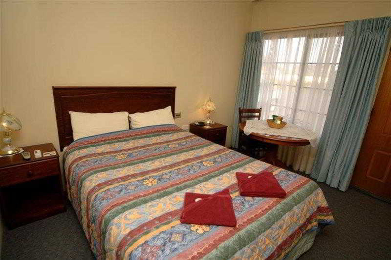 Bedroom 5, Oasis Motor Inn, Broken Hill