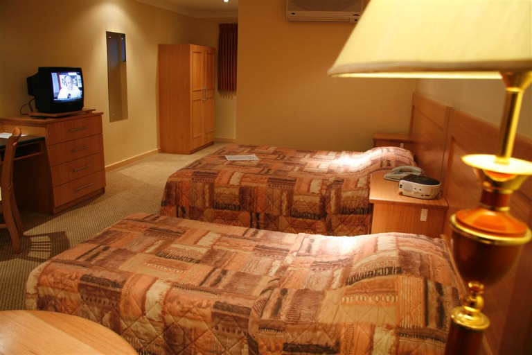 Bedroom 4, Sunseeker Motor Inn, Eurobodalla