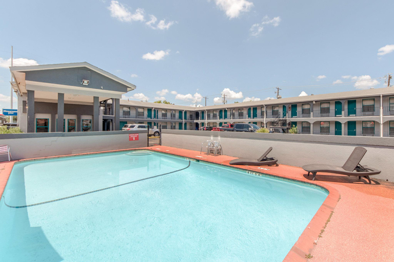 Sport & Beauty 4, Rodeway Inn University/Downtown, Travis