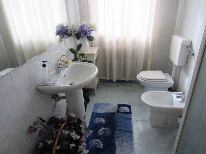 Bathroom 4, Venice Treviso Airport Bed, Treviso